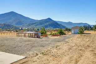 239 China Gulch Rd, Jacksonville, OR 97530 - Photo 53