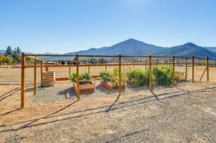 239 China Gulch Rd, Jacksonville, OR 97530 - Photo 5