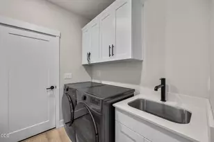 20843 SE Caldera Dr, Bend, OR 97702 - Photo 19