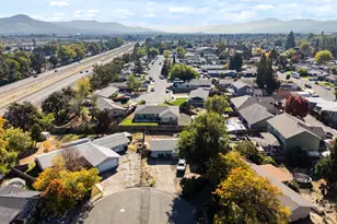 1011 Hermosa Dr, Central Point, OR 97502 - Photo 39