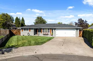 1011 Hermosa Dr, Central Point, OR 97502 - Photo 29