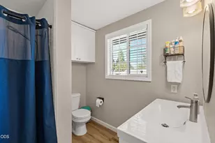 1011 Hermosa Dr, Central Point, OR 97502 - Photo 17