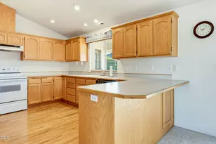 2300 Savannah Dr, Central Point, OR 97502 - Photo 13