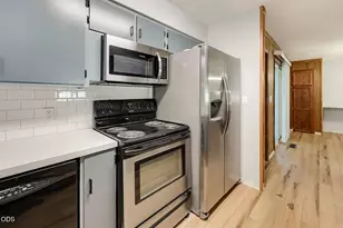 3370 Britt Ave, Medford, OR 97501 - Photo 13