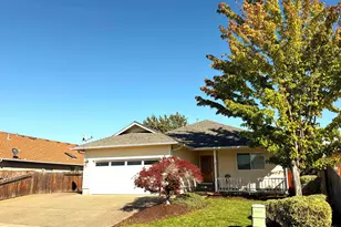 527 SW Wagner Meadows Dr, Grants Pass, OR 97526 - Photo 1