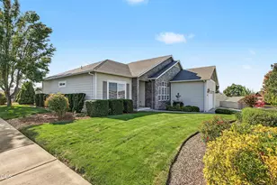103 Greenmoor Dr, Eagle Point, OR 97524 - Photo 3