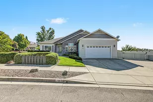 103 Greenmoor Dr, Eagle Point, OR 97524 - Photo 1