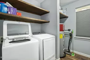 1453 NE 4th St, Redmond, OR 97756 - Photo 23