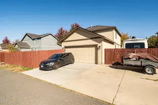 1453 NE 4th St, Redmond, OR 97756 - Photo 25