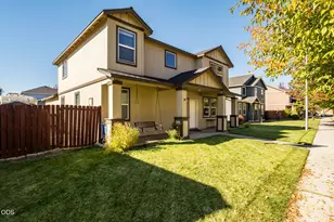 1453 NE 4th St, Redmond, OR 97756 - Photo 3
