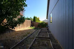 401 E Metolius St, Culver, OR 97734 - Photo 29