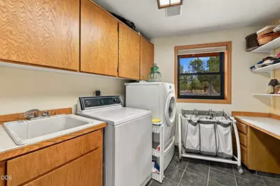 64417 McGrath Road, Bend, OR 97701 - Photo 31