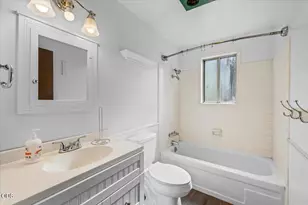 1310 Vista Dr, Central Point, OR 97502 - Photo 17