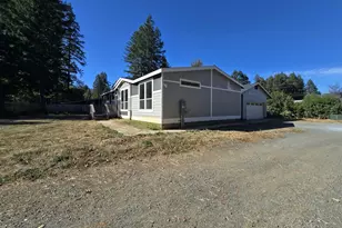 535 W River St, Cave Junction, OR 97523 - Photo 5