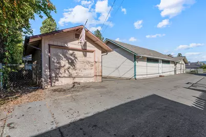 411 NW E Street, Grants Pass, OR 97526 - Photo 49