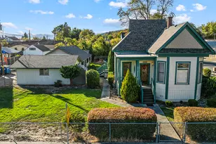 411 NW E St, Grants Pass, OR 97526 - Photo 1