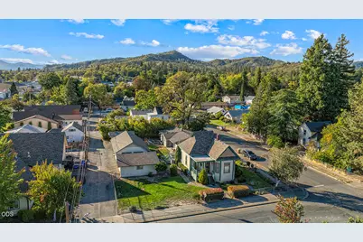411 NW E Street, Grants Pass, OR 97526 - Photo 51