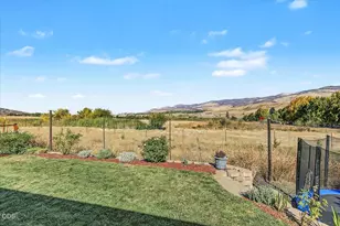 425 W Nevada St, Ashland, OR 97520 - Photo 35