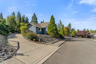 227 Sapphire Ct, Grants Pass, OR 97527 - Photo 43