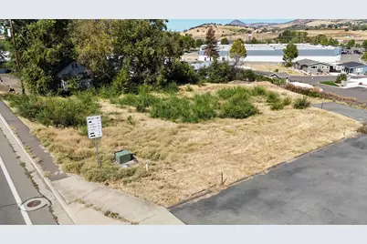 311 S Pacific Highway, Talent, OR 97540 - Photo 5
