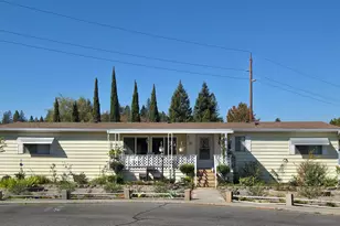 1094 Lee Roze Ln, Grants Pass, OR 97527 - Photo 3