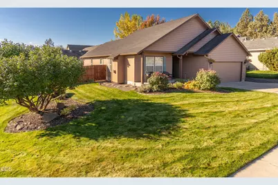 2118 SW Pumice Avenue, Redmond, OR 97756 - Photo 3