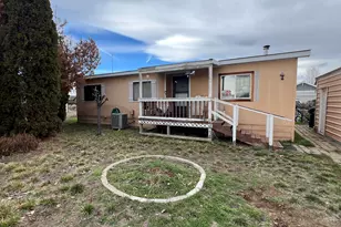 1515 NW Fir Ave, Redmond, OR 97756 - Photo 1