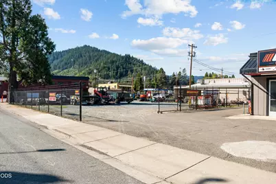 127 Oak Street, Rogue River, OR 97537 - Photo 29