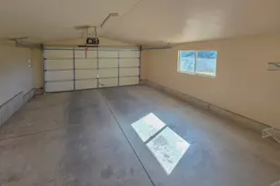 1111 NE Beacon Dr, Grants Pass, OR 97526 - Photo 21
