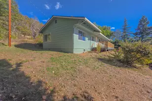 1111 NE Beacon Dr, Grants Pass, OR 97526 - Photo 29