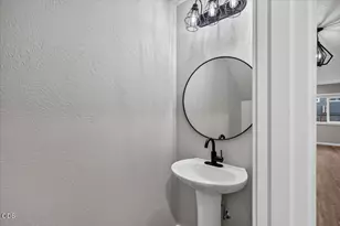 7858 Phaedra Ln, White City, OR 97503 - Photo 9