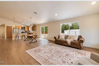 1130 E Canter Court, Sisters, OR 97759 - Photo 3