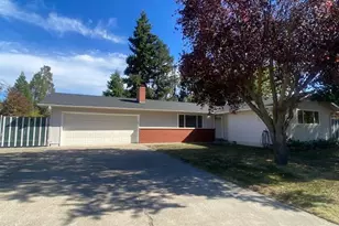 1153 Kelly St, Medford, OR 97501 - Photo 3