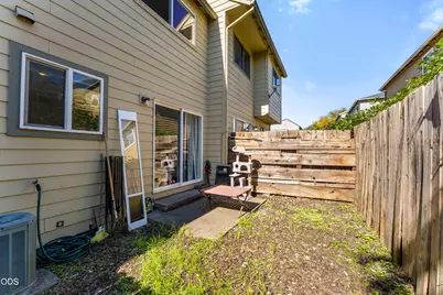 1800 Crater Lake Avenue #36, Medford, OR 97504 - Photo 5