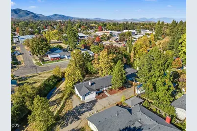 207 Oak Street, Phoenix, OR 97535 - Photo 1