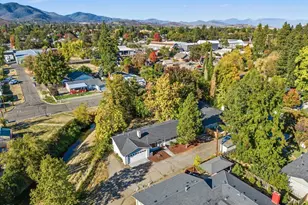 207 Oak St, Phoenix, OR 97535 - Photo 1