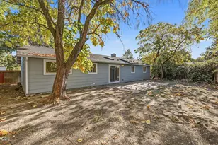 207 Oak St, Phoenix, OR 97535 - Photo 31
