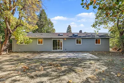 207 Oak Street, Phoenix, OR 97535 - Photo 33