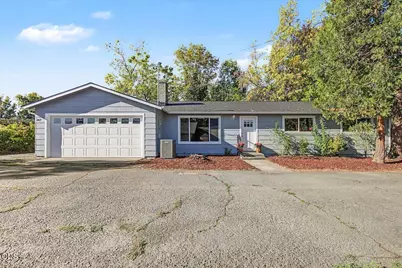 207 Oak Street, Phoenix, OR 97535 - Photo 3