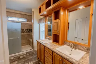 333 Mountain View Dr, Talent, OR 97540 - Photo 13