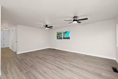 1425 Lawnridge Street, Medford, OR 97504 - Photo 5
