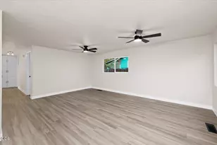 1425 Lawnridge St, Medford, OR 97504 - Photo 5