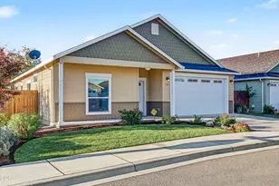 103 Greenview Dr, Eagle Point, OR 97524 - Photo 3