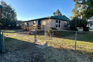 3626 Madison St, Klamath Falls, OR 97603 - Photo 1