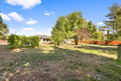 833 Beall Lane, Medford, OR 97502 - Photo 35