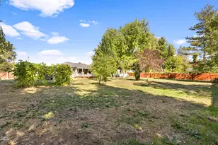 833 Beall Ln, Medford, OR 97502 - Photo 35