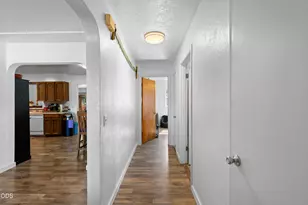 833 Beall Ln, Medford, OR 97502 - Photo 9