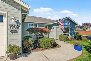 1902 McKenzie Dr, Medford, OR 97501 - Photo 3