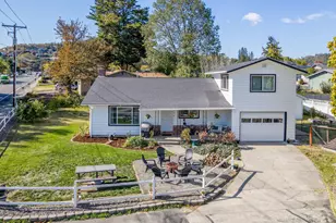 720 NW Morgan Ln, Grants Pass, OR 97526 - Photo 3