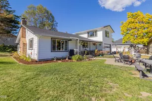 720 NW Morgan Ln, Grants Pass, OR 97526 - Photo 5